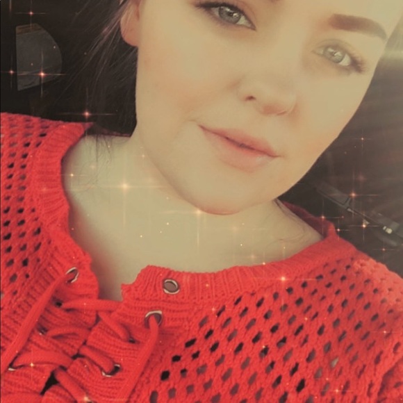 🆕♥️Bell sleeve Sweater 🌹 - Picture 7 of 7